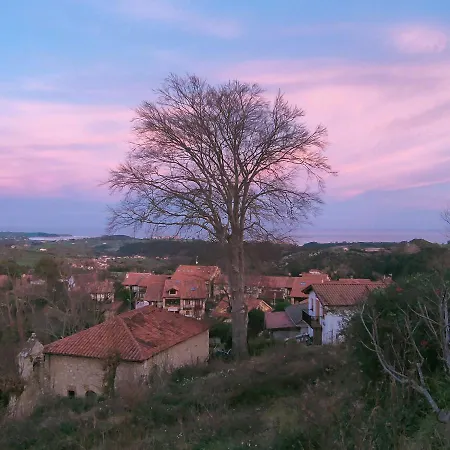 Casita Con Encanto, Junto A Comillas