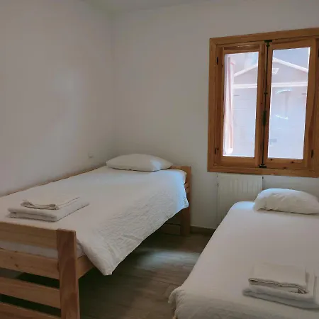 Casita Con Encanto, Junto A Comillas *